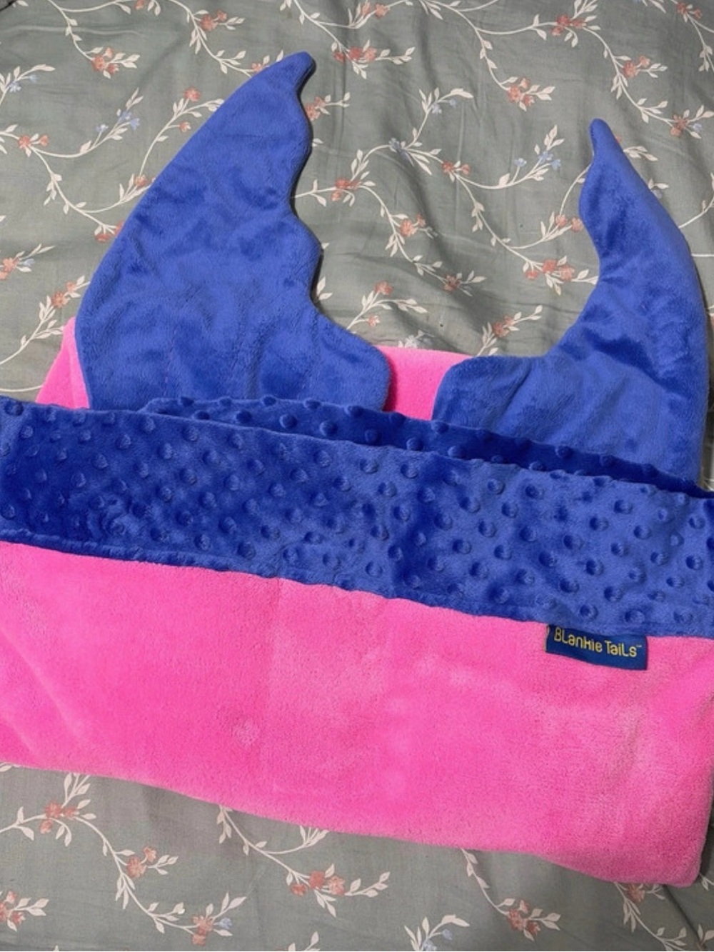 Kids Plush Tail blanket - Pink and Blue